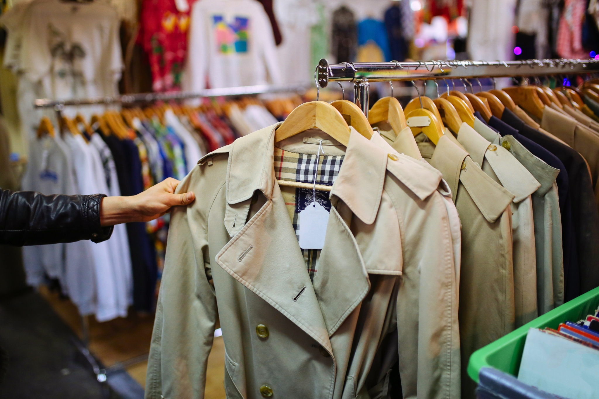 ร้านเสื้อผ้ามือสอง